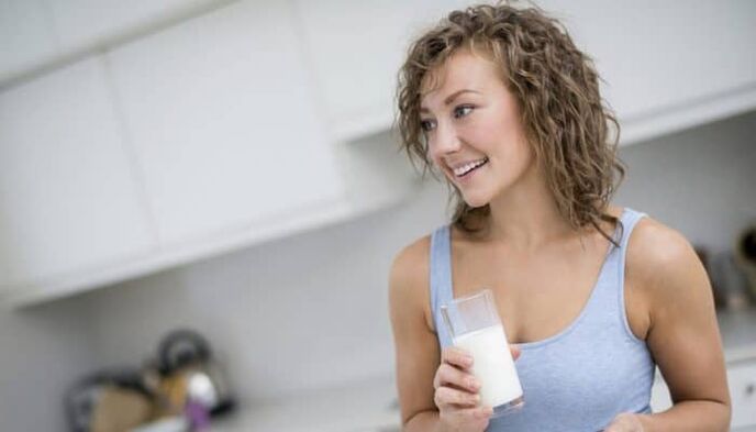 Fille suivant un régime au kéfir