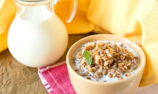 La procédure d'introduction d'autres produits dans le régime alimentaire au sarrasin
